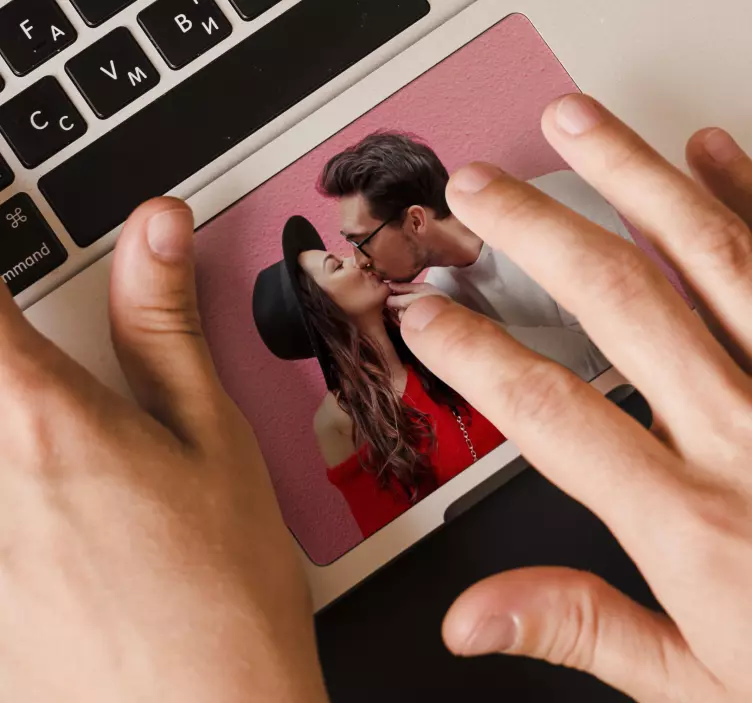 触摸板贴纸 上传你的图片 - TenStickers